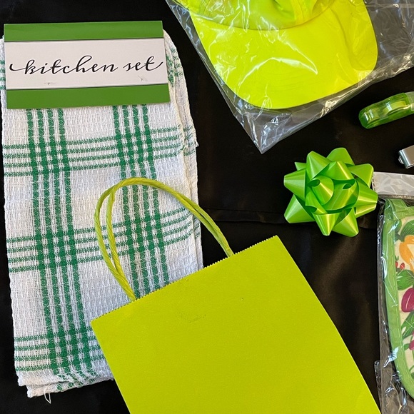 ❗5 For $2️⃣5️⃣ Bundle Sale❗️LIME-YELLOW-GREEN💚NO-MYSTERY💚BOX FULL OF MIXED ITEMS - Picture 9 of 16